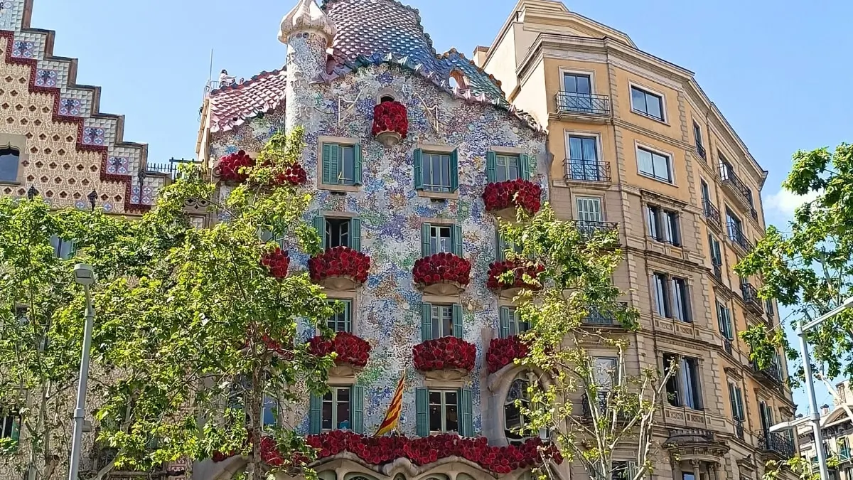 Casa Batllo on Sant Jordi Day
