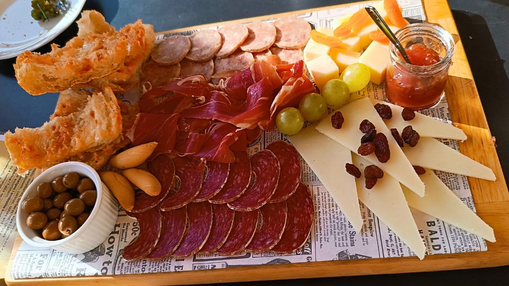 Tapas Tasting Wine Tour from Barcelona