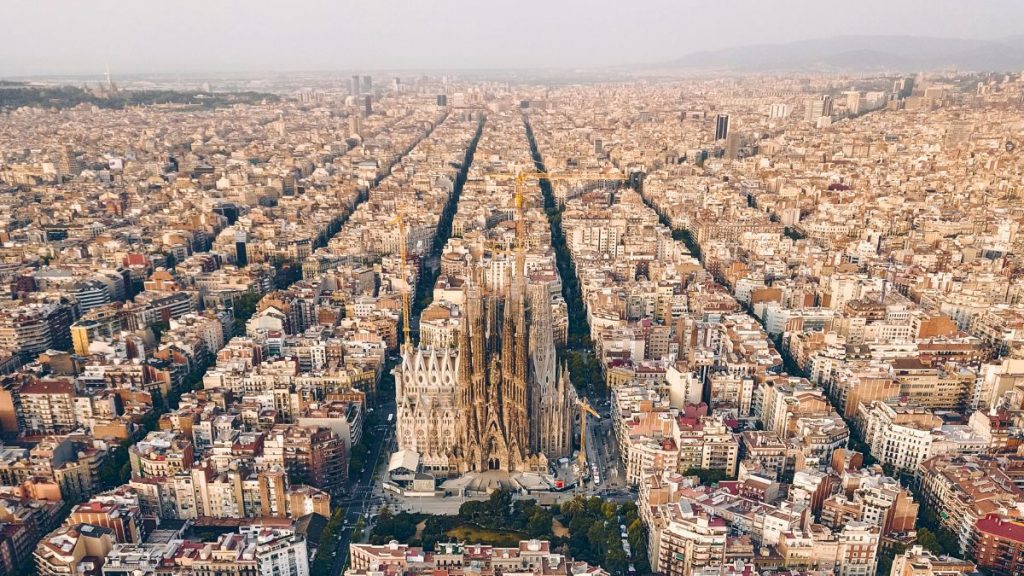 Things to Know Before Traveling to Barcelona Header