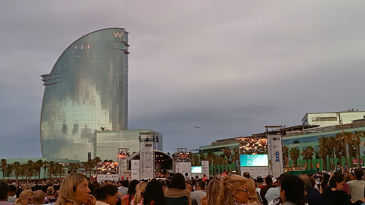 is-barcelona-safe-for-tourists-10-barcelona-safety-tips