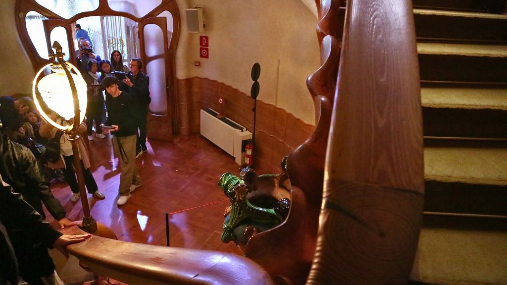 Casa Batllo Staircase Queue